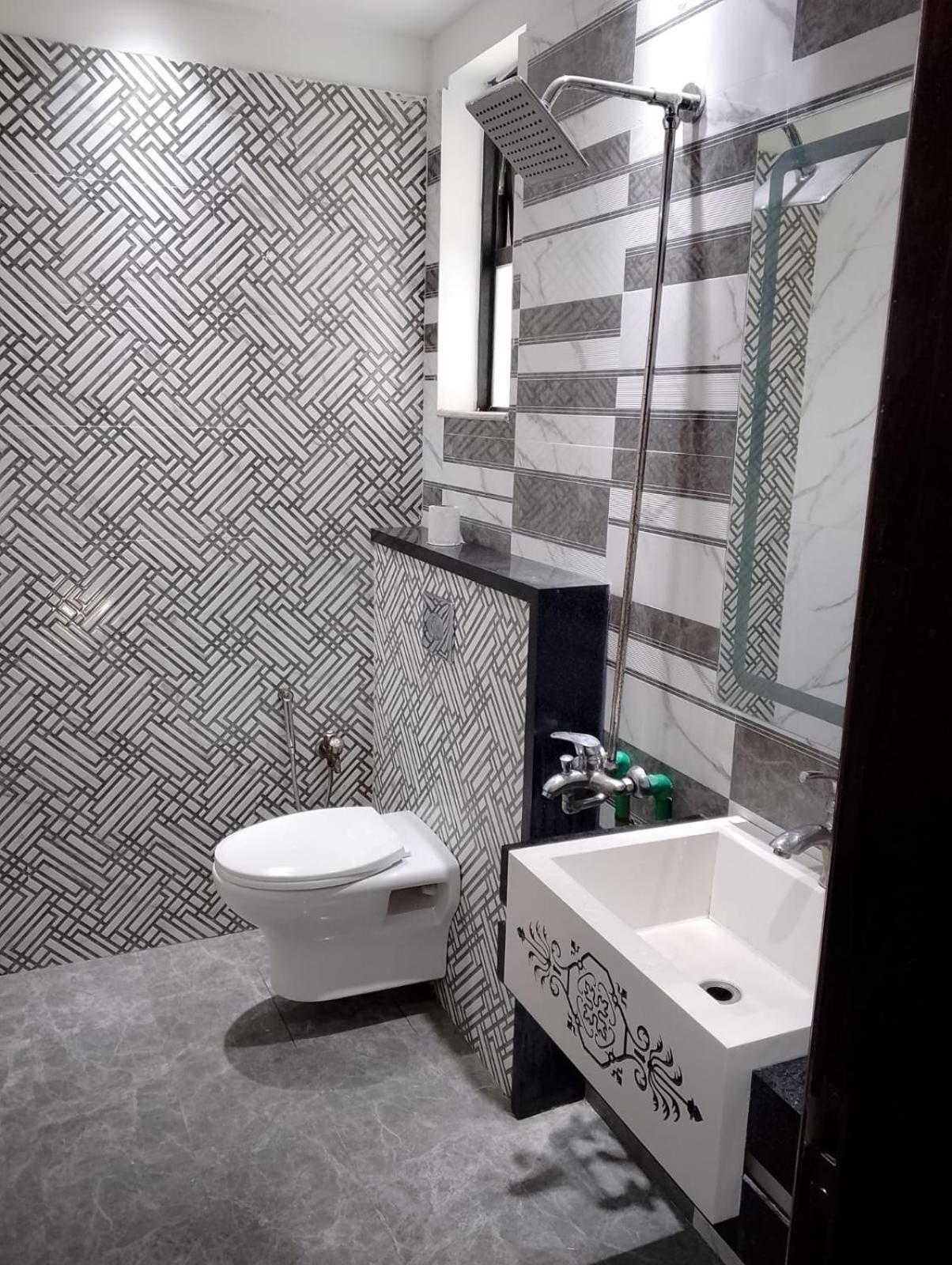Hotel Gulberg Lodges Mall Road Near Gym Khana Club Lahore Extérieur photo